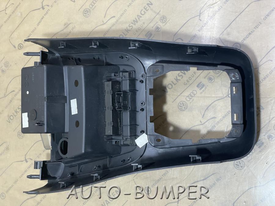 VW Tiguan 2011- Консоль центральная (без пепельницы) 5N1857961A